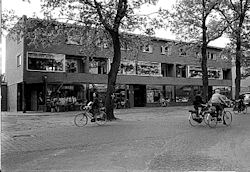 Foto Historisch Emmen Weerdingerstraat winkels